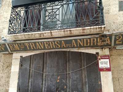 � quella del negozio di oggettistica casalinga Traversa: fondato nel 1856 � stato l�ultimo a Bari a vendere cestini di vimini artigianali